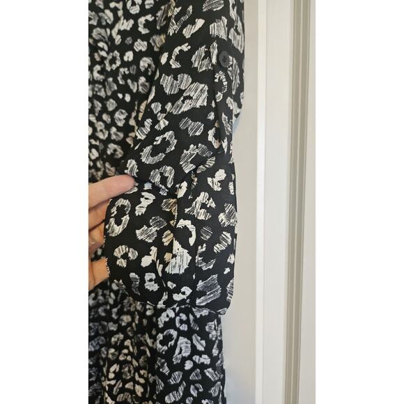 Bar III Animal Print Dress Size M Button Tab Sleeve Elastic Waist Curved Bottom - Picture 3 of 5